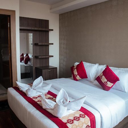 Kusum Airport Hotel Kathmandu Exterior foto