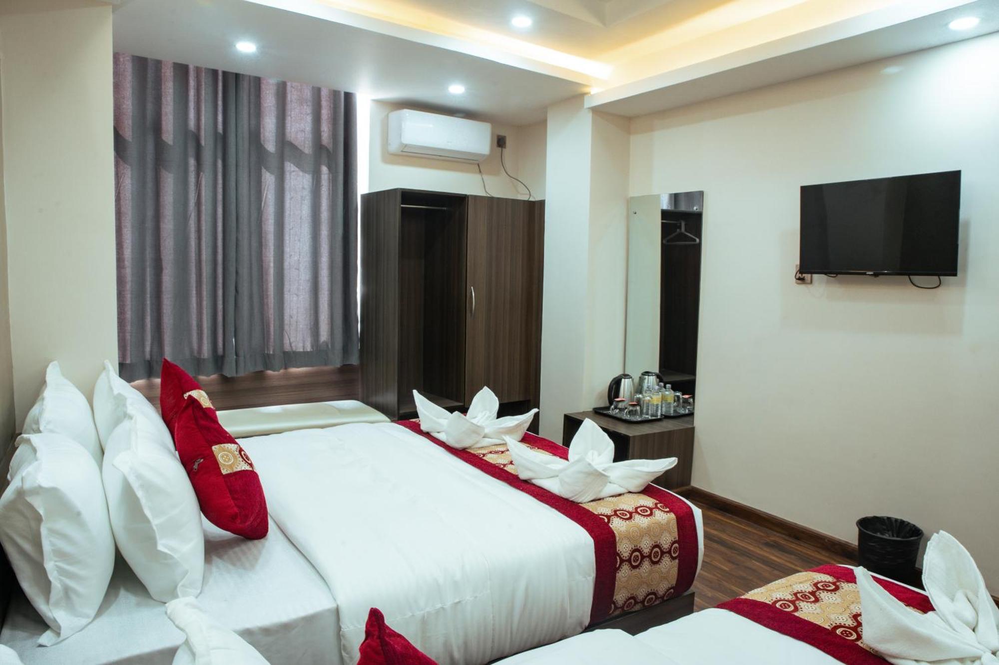 Kusum Airport Hotel Kathmandu Exterior foto