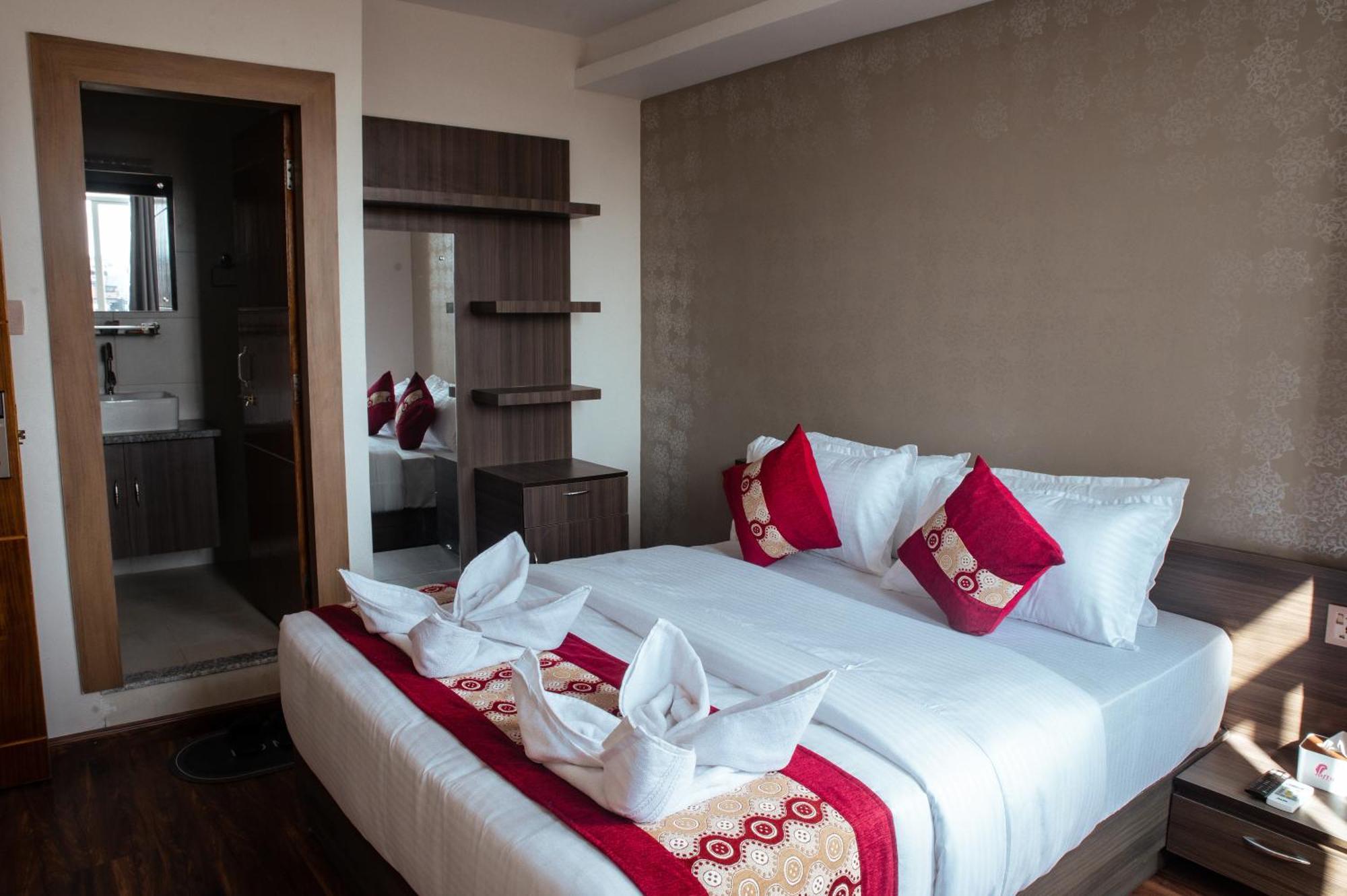 Kusum Airport Hotel Kathmandu Exterior foto